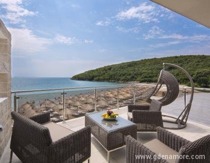 Svetionik, Spiaggia d´Oro, privatni smeštaj u mestu Jaz, Crna Gora - spiaggia 4 osobe (1)